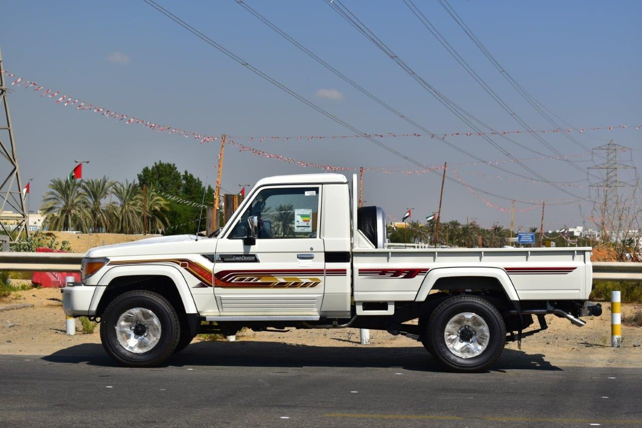 Toyota Land cruiser Pickup 2021 White Interior gray