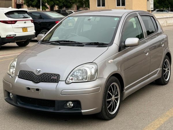 2003 Toyota Vitz