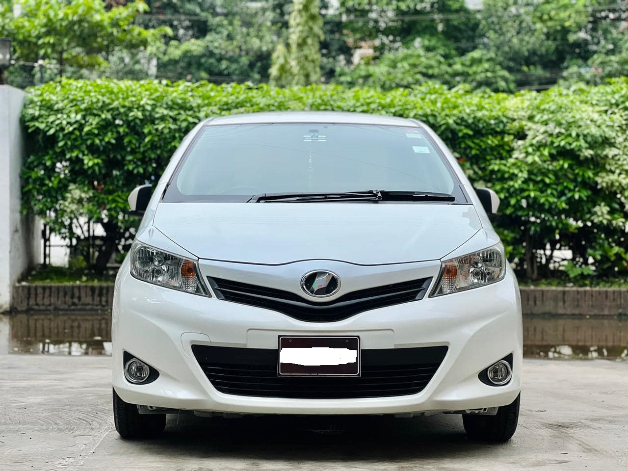 TOYOTA VITZ JEWELA 2011
