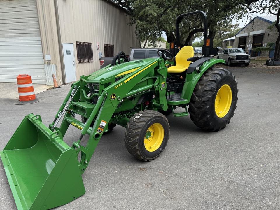 John deere 4052M