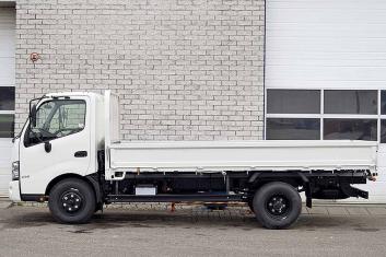 HINO 300-714 SC 4X2 SIDED PLATFORM TRUCK