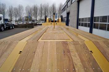 EUROMAX STI 120 4MD 8 AXLE LOWBED TRAILER