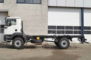 MAN TGM 18.240 BB 4X4 CHASSIS CABIN LHD