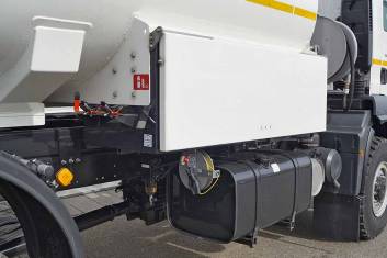 MAN TGM 18.240 BB 4x4 FUEL TANKER