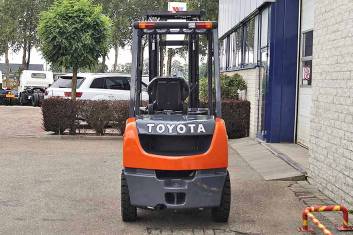 TOYOTA 8FDF30 FORKLIFT