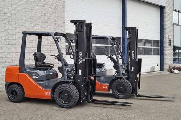 TOYOTA 8FDF30 FORKLIFT