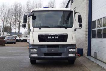 MAN TGM 18.330 BB 4X2 CREW CAB WITH CRANE
