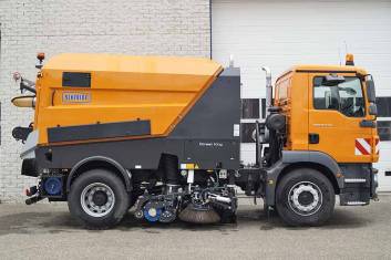 MAN TGM 18.240 4X2 SWEEPER TRUCK L+R
