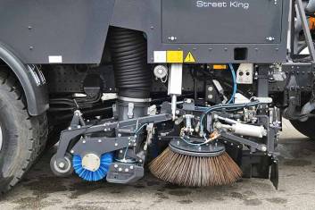 MAN TGM 18.240 4X2 SWEEPER TRUCK L+R