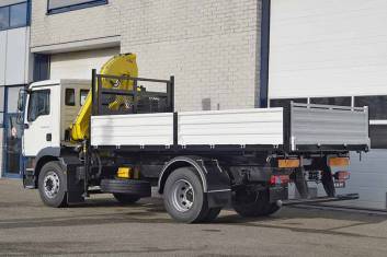 MAN TGM 18.240 BB 4X2 3-WAY TIPPER WITH CRANE