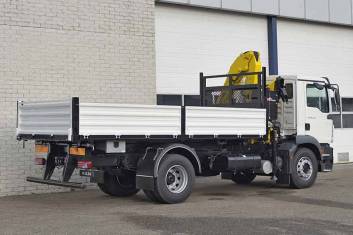 MAN TGM 18.240 BB 4X2 3-WAY TIPPER WITH CRANE