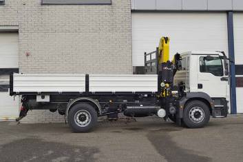 MAN TGM 18.240 BB 4X2 3-WAY TIPPER WITH CRANE