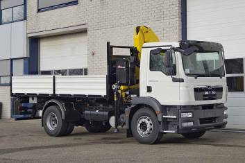 MAN TGM 18.240 BB 4X2 3-WAY TIPPER WITH CRANE