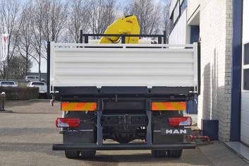 MAN TGM 18.240 BB 4X2 3-WAY TIPPER WITH CRANE