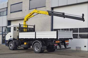MAN TGM 18.240 BB 4X2 3-WAY TIPPER WITH CRANE