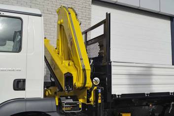 MAN TGM 18.240 BB 4X2 3-WAY TIPPER WITH CRANE