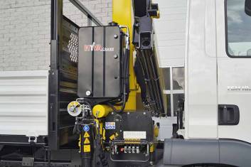 MAN TGM 18.240 BB 4X2 3-WAY TIPPER WITH CRANE