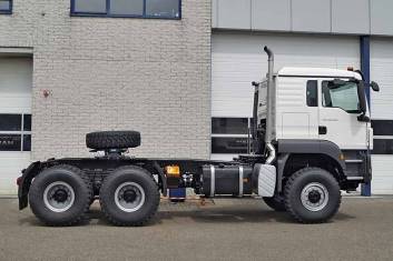 MAN TGS 40.480 BBS-WW AT 6X6 TRACTOR HEAD