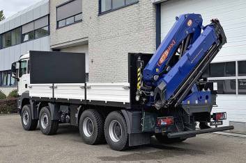 MAN TGS 41.400 BB-WW AT 8X4 FLATBED WITH CRANE