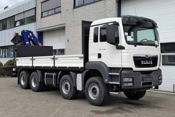 MAN TGS 41.400 BB-WW AT 8X4 FLATBED WITH CRANE
