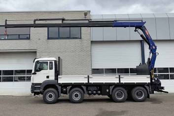 MAN TGS 41.400 BB-WW AT 8X4 FLATBED WITH CRANE