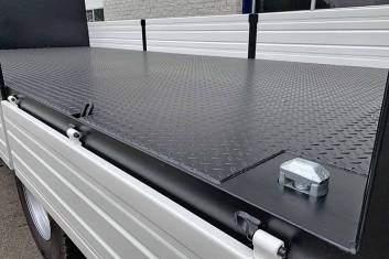 MAN TGS 41.400 BB-WW AT 8X4 FLATBED WITH CRANE