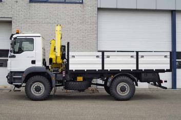 MAN TGM 13.240 BB 4X4 FLATBED TRUCK WITH CRANE