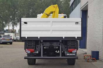 MAN TGM 13.240 BB 4X4 FLATBED TRUCK WITH CRANE