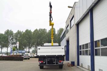 MAN TGM 13.240 BB 4X4 FLATBED TRUCK WITH CRANE