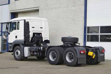 MAN TGS 33.400 BBS-WW 6X4 INTARDER TRACTOR HEAD