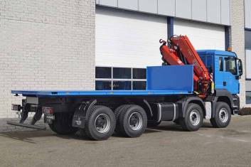 MAN TGS 41.400 BB-WW 8X4 FLATBED WITH CRANE