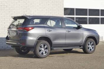 TOYOTA Fortuner 2.4L Diesel VX 4X4 SUV