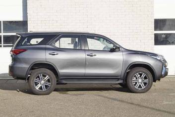 TOYOTA Fortuner 2.4L Diesel VX 4X4 SUV