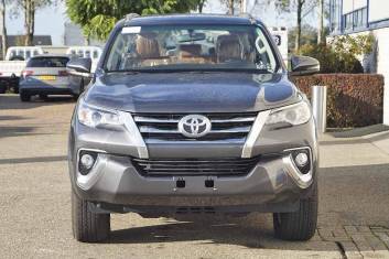 TOYOTA Fortuner 2.4L Diesel VX 4X4 SUV